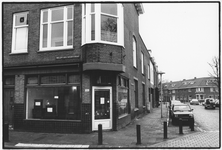 351548 Gezicht op het hoekpand Willem van Noortstraat 186 te Utrecht, waarvoor plannen zijn om er een eetcafé te vestigen.